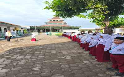 {Kreativitas perlu diimbangi dengan karakter yang baik}